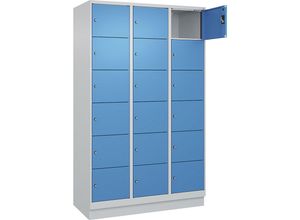 4068192027348 - 6er-Schließfachschrank Evolo PLUS 3 Abteile lichtgrau lichtblau B 1200 mm 18 Fächer mit Bodensockel Zylinderschloss 4068192027348 - 6er-Schließfachschrank Evolo PLUS 3 Abteile lichtgrau lichtblau B 1200 mm 18 Fächer mit Bodensockel Zylinderschloss