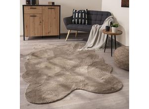 4061981184765 - Paco Home Teppich Wohnzimmer Kurzflor Modernes Kunstfell Fellform Weich Einfarbig Rutschfest Beige 140x200 cm Fell-form