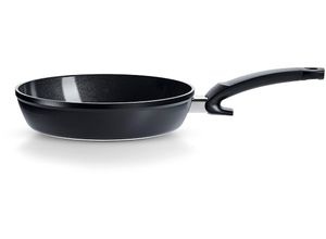 4009209407883 - Bratpfanne FISSLER Ceratal Orbit Black schwarz Pfannen Ø 24cm + Höhe 10cm gesünderes Kochen mit Antihaft-Effekt PFASPTFE-frei H10cm L44cm 4009209407883 - Bratpfanne FISSLER Ceratal Orbit Black schwarz Pfannen Ø 24cm + Höhe 10cm gesünderes Kochen mit Antihaft-Effekt PFASPTFE-frei H10cm L44cm