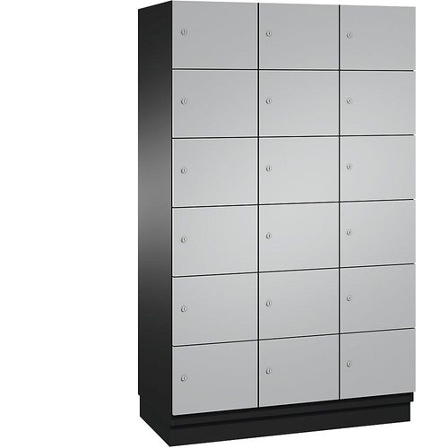 4059369472665 - CAMBIO Schließfachschrank mit Stahlblech-Türen 18 Fächer Breite 1200 mm Korpus schwarzgrau Tür weißaluminium 4059369472665 - CAMBIO Schließfachschrank mit Stahlblech-Türen 18 Fächer Breite 1200 mm Korpus schwarzgrau Tür weißaluminium