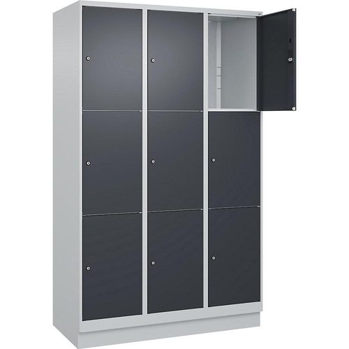 4066681684737 - 3er-Schließfachschrank Classic PLUS 3 Abteile lichtgrau grau B 1200 mm 9 Fächer mit Bodensockel C+P 4066681684737 - 3er-Schließfachschrank Classic PLUS 3 Abteile lichtgrau grau B 1200 mm 9 Fächer mit Bodensockel C+P
