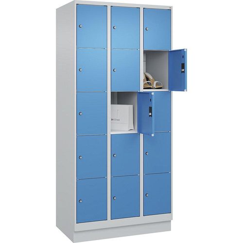 4066681684546 - 5er-Schließfachschrank Classic PLUS 3 Abteile lichtgrau   lichtblau B 900 mm 15 Fächer mit Bodensockel