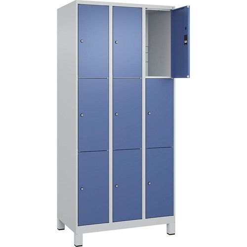 4066681681101 - 3er-Schließfachschrank Classic PLUS 3 Abteile lichtgrau fernblau B 900 mm 9 Fächer mit Füßen 4066681681101 - 3er-Schließfachschrank Classic PLUS 3 Abteile lichtgrau fernblau B 900 mm 9 Fächer mit Füßen