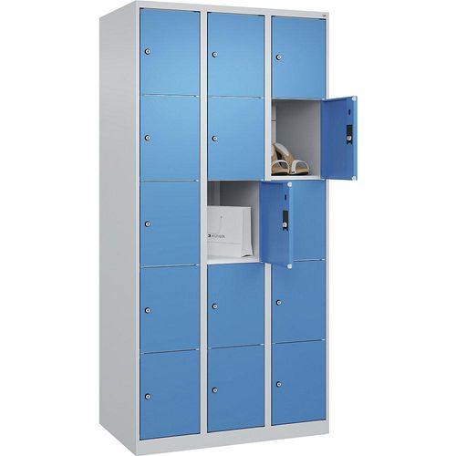 4067521352069 - 5er-Schließfachschrank Classic PLUS 3 Abteile lichtgrau lichtblau B 900 mm 15 Fächer mit Bodengleitern 4067521352069 - 5er-Schließfachschrank Classic PLUS 3 Abteile lichtgrau lichtblau B 900 mm 15 Fächer mit Bodengleitern
