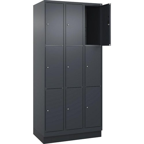 4066681693982 - 3er-Schließfachschrank Classic PLUS 3 Abteile grau B 900 mm 9 Fächer mit Bodensockel