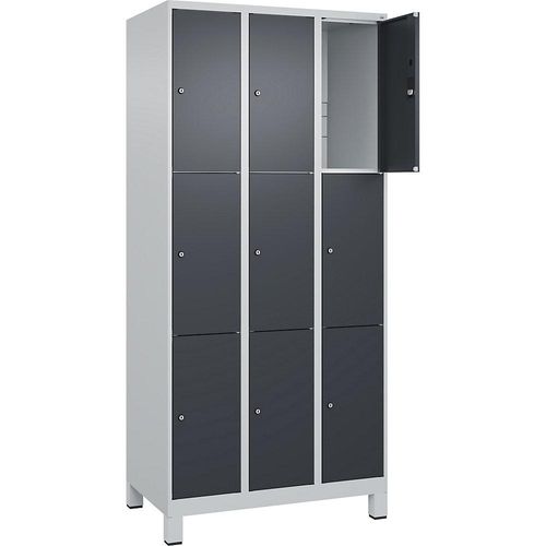 4066681681132 - 3er-Schließfachschrank Classic PLUS 3 Abteile lichtgrau grau B 900 mm 9 Fächer mit Füßen 4066681681132 - 3er-Schließfachschrank Classic PLUS 3 Abteile lichtgrau grau B 900 mm 9 Fächer mit Füßen