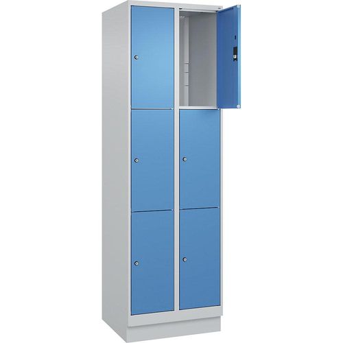 4066681683341 - 3er-Schließfachschrank Classic PLUS 2 Abteile lichtgrau lichtblau B 600 mm 6 Fächer mit Bodensockel 4066681683341 - 3er-Schließfachschrank Classic PLUS 2 Abteile lichtgrau lichtblau B 600 mm 6 Fächer mit Bodensockel