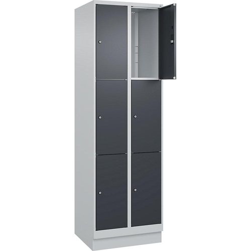 4066681683389 - 3er-Schließfachschrank Classic PLUS 2 Abteile lichtgrau grau B 600 mm 6 Fächer mit Bodensockel C+P 4066681683389 - 3er-Schließfachschrank Classic PLUS 2 Abteile lichtgrau grau B 600 mm 6 Fächer mit Bodensockel C+P