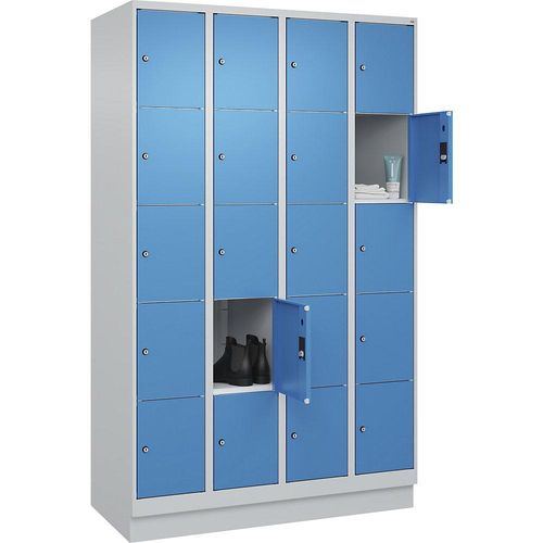 4066681694149 - 5er-Schließfachschrank Classic PLUS 4 Abteile lichtgrau lichtblau B 1200 mm 20 Fächer mit Bodensockel 4066681694149 - 5er-Schließfachschrank Classic PLUS 4 Abteile lichtgrau lichtblau B 1200 mm 20 Fächer mit Bodensockel