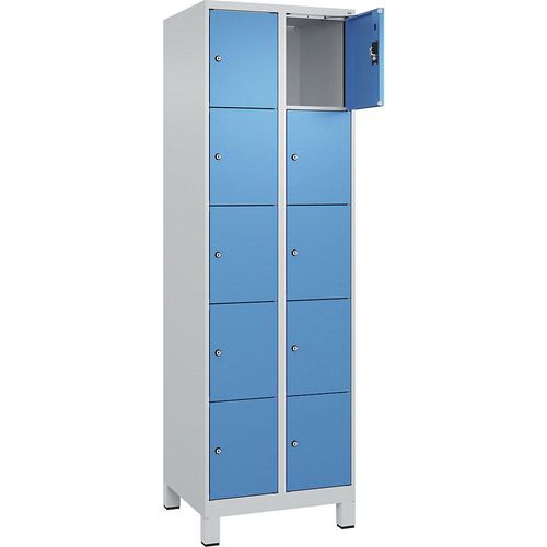 4068192013211 - 5er-Schließfachschrank Evolo PLUS 2 Abteile lichtgrau lichtblau B 600 mm 10 Fächer mit breiten Füßen Zylinderschloss 4068192013211 - 5er-Schließfachschrank Evolo PLUS 2 Abteile lichtgrau lichtblau B 600 mm 10 Fächer mit breiten Füßen Zylinderschloss