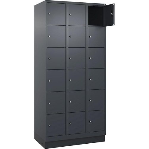 4068192026174 - 6er-Schließfachschrank Evolo PLUS 3 Abteile grau B 900 mm 18 Fächer mit Bodensockel Zylinderschloss 4068192026174 - 6er-Schließfachschrank Evolo PLUS 3 Abteile grau B 900 mm 18 Fächer mit Bodensockel Zylinderschloss