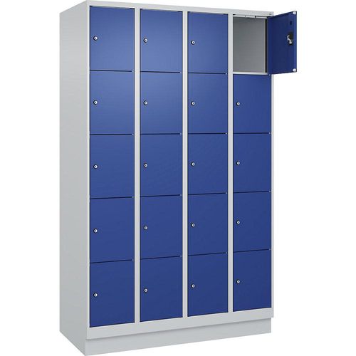 4068192028321 - 5er-Schließfachschrank Evolo PLUS 4 Abteile lichtgrau enzianblau B 1200 mm 20 Fächer mit Bodensockel Zylinderschloss 4068192028321 - 5er-Schließfachschrank Evolo PLUS 4 Abteile lichtgrau enzianblau B 1200 mm 20 Fächer mit Bodensockel Zylinderschloss