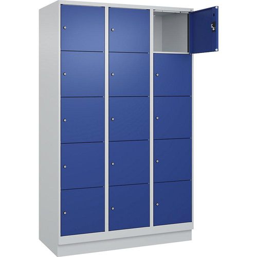 4068192027065 - 5er-Schließfachschrank Evolo PLUS 3 Abteile lichtgrau enzianblau B 1200 mm 15 Fächer mit Bodensockel Zylinderschloss 4068192027065 - 5er-Schließfachschrank Evolo PLUS 3 Abteile lichtgrau enzianblau B 1200 mm 15 Fächer mit Bodensockel Zylinderschloss