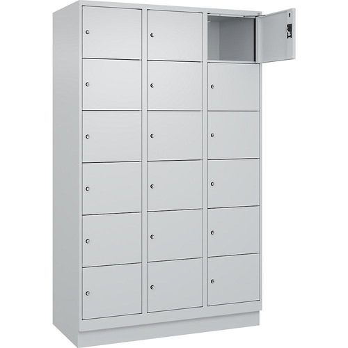 4068192027409 - 6er-Schließfachschrank Evolo PLUS 3 Abteile lichtgrau B 1200 mm 18 Fächer mit Bodensockel Zylinderschloss 4068192027409 - 6er-Schließfachschrank Evolo PLUS 3 Abteile lichtgrau B 1200 mm 18 Fächer mit Bodensockel Zylinderschloss