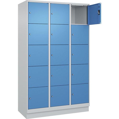4068192027072 - 5er-Schließfachschrank Evolo PLUS 3 Abteile lichtgrau lichtblau B 1200 mm 15 Fächer mit Bodensockel Zylinderschloss 4068192027072 - 5er-Schließfachschrank Evolo PLUS 3 Abteile lichtgrau lichtblau B 1200 mm 15 Fächer mit Bodensockel Zylinderschloss