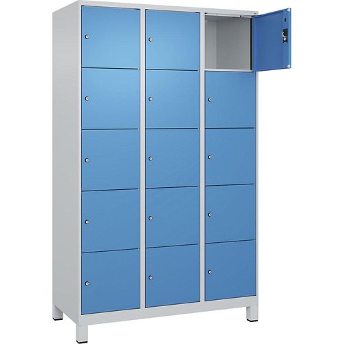 4068192017172 - 5er-Schließfachschrank Evolo PLUS 3 Abteile lichtgrau lichtblau B 1200 mm 15 Fächer mit breiten Füßen Zylinderschloss 4068192017172 - 5er-Schließfachschrank Evolo PLUS 3 Abteile lichtgrau lichtblau B 1200 mm 15 Fächer mit breiten Füßen Zylinderschloss