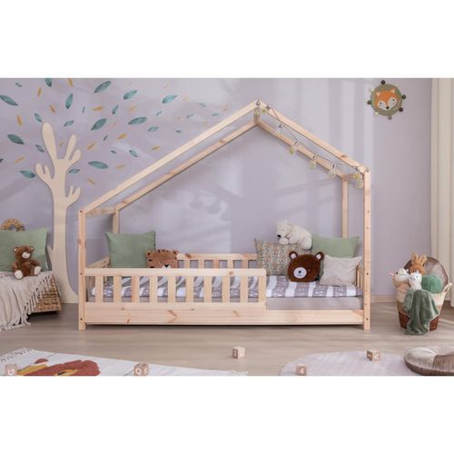 4251105973270 - TiCAA TiCAA Hausbett Bodenbett wandelbar mit asymmetrischem Dach Lou 90 100 120 140x200 cm für Jungen & Mädchen inkl Rolllattenrost & Rausfallschutz Montessori Bett aus Kiefer Massivholz 4251105973270 - TiCAA TiCAA Hausbett Bodenbett wandelbar mit asymmetrischem Dach Lou 90 100 120 140x200 cm für Jungen & Mädchen inkl Rolllattenrost & Rausfallschutz Montessori Bett aus Kiefer Massivholz