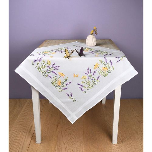 5413480826032 - Stickmitteldecke Lavendel + Schmetterling 5413480826032 - Stickmitteldecke Lavendel + Schmetterling