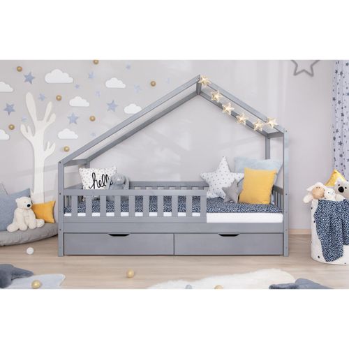 4251105973317 - TiCAA TiCAA Hausbett Bodenbett wandelbar mit asymmetrischem Dach Lou 90 100 120 140x200 cm für Jungen & Mädchen inkl Rolllattenrost Schubladen & Rausfallschutz Montessori Bett aus Kiefer Massivholz