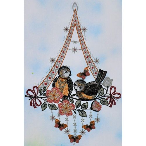 4028298181399 - Fensterbild STICKEREIEN PLAUEN Vögel mit Schmetterling Fensterbilder Gr B L 24 cm x 37 cm bunt (grün orange mehrfarbig) Fensterdekoration Dekohänger 4028298181399 - Fensterbild STICKEREIEN PLAUEN Vögel mit Schmetterling Fensterbilder Gr B L 24 cm x 37 cm bunt (grün orange mehrfarbig) Fensterdekoration Dekohänger