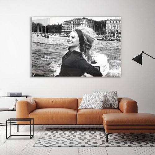4067437105247 - Acrylglasbild QUEENCE Venezia grau Bilder B H T 90cm x 60cm x 04cm Schwarz-Weiß-Stars-Frau Querformat Acrylglas Brigitte Bardot Fine Art-Print in Galeriequalität B90cm H60cm T04cm