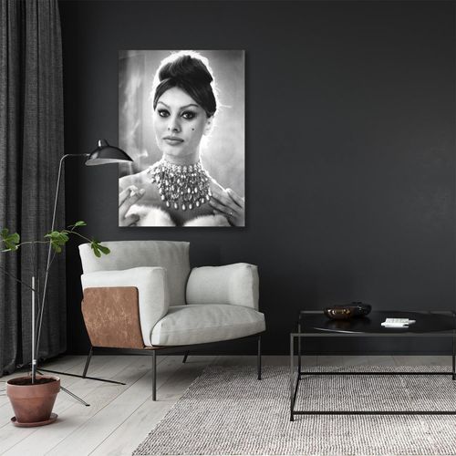 4067437105803 - Acrylglasbild QUEENCE Glama Bilder Gr B H T 50 cm x 70 cm x 04 cm Schwarz-Weiß Hochformat grau Acrylglasbilder Sophia Loren Fine Art-Print in Galeriequalität