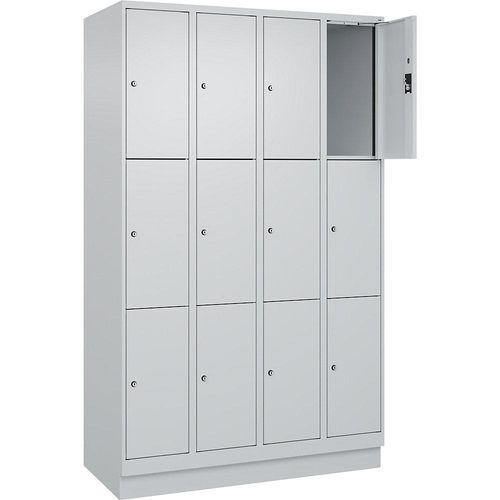 4068192027850 - 3er-Schließfachschrank Evolo PLUS 4 Abteile lichtgrau B 1200 mm 12 Fächer mit Bodensockel Zylinderschloss kaiserkraft