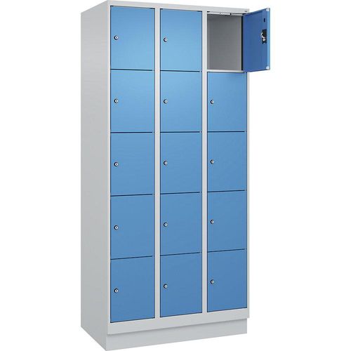 4068192025818 - 5er-Schließfachschrank Evolo PLUS 3 Abteile lichtgrau   lichtblau B 900 mm 15 Fächer mit Bodensockel Zylinderschloss kaiserkraft