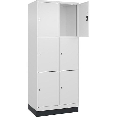 4068192024057 - 3er-Schließfachschrank Evolo PLUS 2 Abteile weiß B 800 mm 6 Fächer mit Bodensockel Zylinderschloss kaiserkraft