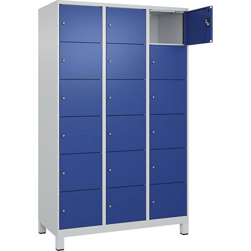 4068192017431 - 6er-Schließfachschrank Evolo PLUS 3 Abteile lichtgrau   enzianblau B 1200 mm 18 Fächer mit breiten Füßen Zylinderschloss kaiserkraft