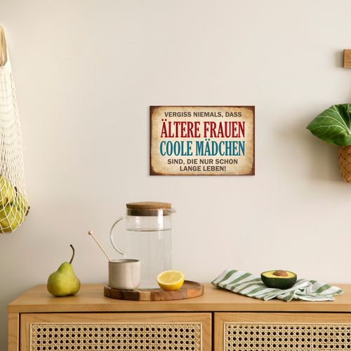 4067437108811 - Alu-Dibond-Druck QUEENCE Ältere Frauen coole Mädchen beige (farbe bild(er) natur) B30cm H20cm T02cm Alu Dibond Bilder Witzige Sprüche Schild