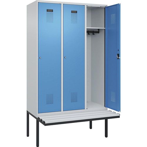 4068192389422 - Spind Evolo PLUS Sitzbank 3 Abteile lichtgrau lichtblau B 1200 mm Zylinderschloss mit auskragender Sitzbank Kunststoff kaiserkraft 4068192389422 - Spind Evolo PLUS Sitzbank 3 Abteile lichtgrau lichtblau B 1200 mm Zylinderschloss mit auskragender Sitzbank Kunststoff kaiserkraft