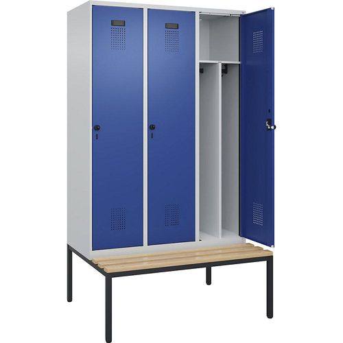 4068192156178 - Schwarz-Weiß-Spind Evolo PLUS Sitzbank schmal 3 Abteile Trennwand verkürzt lichtgrau enzianblau B 1200 mm Sicherheits-Drehriegel mit untergebauter Sitzbank Buche kaiserkraft 4068192156178 - Schwarz-Weiß-Spind Evolo PLUS Sitzbank schmal 3 Abteile Trennwand verkürzt lichtgrau enzianblau B 1200 mm Sicherheits-Drehriegel mit untergebauter Sitzbank Buche kaiserkraft