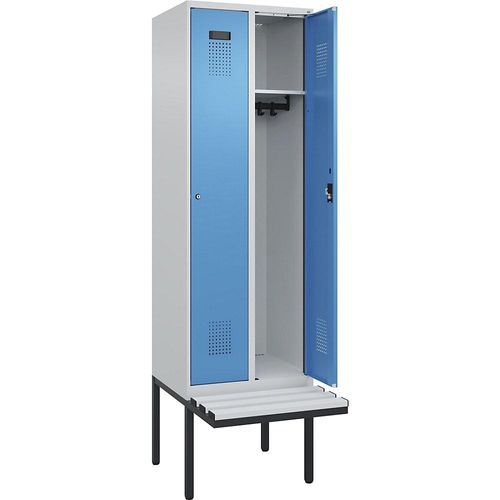 4068192389323 - Spind Evolo PLUS Sitzbank 2 Abteile lichtgrau   lichtblau B 600 mm Zylinderschloss mit auskragender Sitzbank Kunststoff kaiserkraft