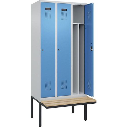 4068192263135 - Schwarz-Weiß-Spind Evolo PLUS Sitzbank schmal 3 Abteile Trennwand verkürzt lichtgrau   lichtblau B 900 mm Zylinderschloss mit auskragender Sitzbank Buche kaiserkraft