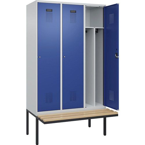 4068192261865 - Schwarz-Weiß-Spind Evolo PLUS Sitzbank schmal 3 Abteile Trennwand verkürzt lichtgrau enzianblau B 1200 mm Zylinderschloss mit auskragender Sitzbank Buche kaiserkraft 4068192261865 - Schwarz-Weiß-Spind Evolo PLUS Sitzbank schmal 3 Abteile Trennwand verkürzt lichtgrau enzianblau B 1200 mm Zylinderschloss mit auskragender Sitzbank Buche kaiserkraft