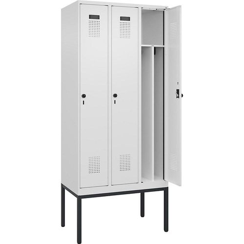 4068192218432 - Schwarz-Weiß-Spind Evolo PLUS schmal 3 Abteile Trennwand verkürzt weiß B 900 mm mit schmalen Füßen Sicherheits-Drehriegel kaiserkraft 4068192218432 - Schwarz-Weiß-Spind Evolo PLUS schmal 3 Abteile Trennwand verkürzt weiß B 900 mm mit schmalen Füßen Sicherheits-Drehriegel kaiserkraft