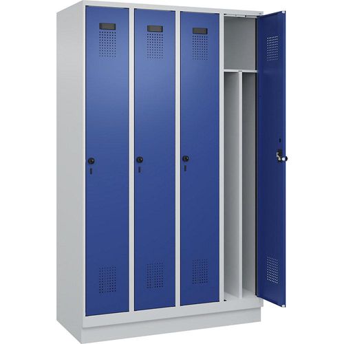 4067521932315 - Schwarz-Weiß-Spind Evolo PLUS schmal 4 Abteile Trennwand verkürzt lichtgrau   enzianblau B 1200 mm mit Bodensockel Sicherheits-Drehriegel kaiserkraft
