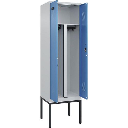 4068192263371 - Schwarz-Weiß-Spind Evolo PLUS 1 Abteil Trennwand verkürzt lichtgrau lichtblau B 600 mm mit schmalen Füßen Zylinderschloss kaiserkraft 4068192263371 - Schwarz-Weiß-Spind Evolo PLUS 1 Abteil Trennwand verkürzt lichtgrau lichtblau B 600 mm mit schmalen Füßen Zylinderschloss kaiserkraft