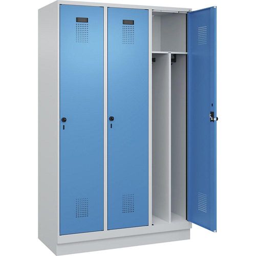 4067521933459 - Schwarz-Weiß-Spind Evolo PLUS schmal 3 Abteile Trennwand verkürzt lichtgrau lichtblau B 1200 mm mit Bodensockel Sicherheits-Drehriegel kaiserkraft 4067521933459 - Schwarz-Weiß-Spind Evolo PLUS schmal 3 Abteile Trennwand verkürzt lichtgrau lichtblau B 1200 mm mit Bodensockel Sicherheits-Drehriegel kaiserkraft