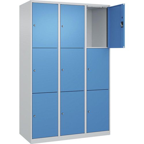4068192006732 - 3er-Schließfachschrank Evolo PLUS 3 Abteile lichtgrau   lichtblau B 1200 mm 9 Fächer mit Bodengleitern Zylinderschloss kaiserkraft