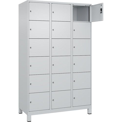 4068192017509 - 6er-Schließfachschrank Evolo PLUS 3 Abteile lichtgrau B 1200 mm 18 Fächer mit breiten Füßen Zylinderschloss kaiserkraft