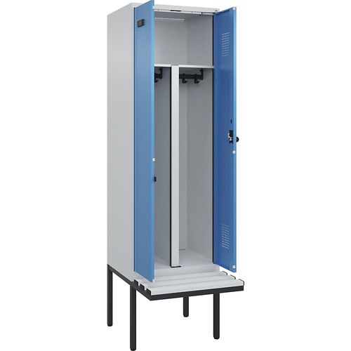 4068192358961 - Schwarz-Weiß-Spind Evolo PLUS Sitzbank 2 Abteile Trennwand verkürzt lichtgrau   lichtblau B 600 mm Sicherheits-Drehriegel mit auskragender Sitzbank Kunststoff kaiserkraft