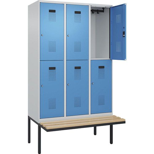 4068192263029 - Doppelstock-Spind Evolo PLUS Sitzbank 3 Abteile lichtgrau lichtblau B 1200 mm Zylinderschloss mit auskragender Sitzbank Buche kaiserkraft 4068192263029 - Doppelstock-Spind Evolo PLUS Sitzbank 3 Abteile lichtgrau lichtblau B 1200 mm Zylinderschloss mit auskragender Sitzbank Buche kaiserkraft