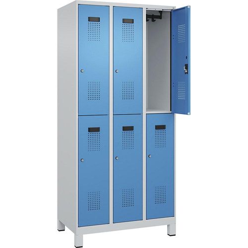 4067521975947 - Doppelstock-Spind Evolo PLUS 3 Abteile lichtgrau lichtblau B 900 mm mit breiten Füßen Zylinderschloss 4067521975947 - Doppelstock-Spind Evolo PLUS 3 Abteile lichtgrau lichtblau B 900 mm mit breiten Füßen Zylinderschloss