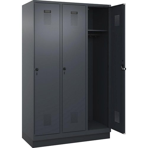 4067521944011 - Spind Evolo PLUS 3 Abteile grau B 1200 mm mit Bodensockel Drehriegel