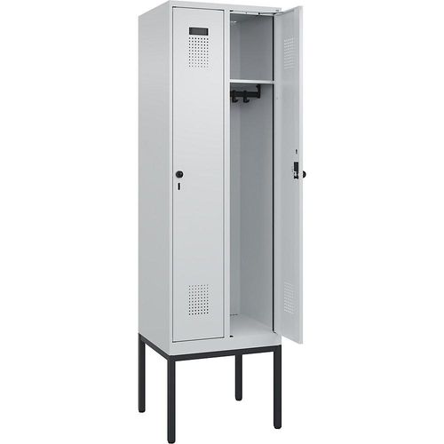 4068192197102 - Spind Evolo PLUS 2 Abteile lichtgrau B 600 mm mit schmalen Füßen Drehriegel C+P 4068192197102 - Spind Evolo PLUS 2 Abteile lichtgrau B 600 mm mit schmalen Füßen Drehriegel C+P