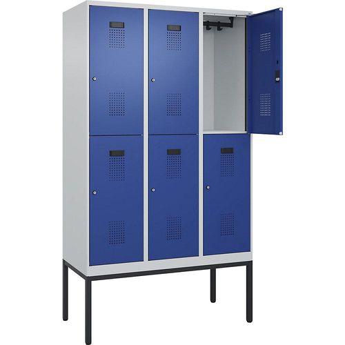 4068192261551 - Doppelstock-Spind Evolo PLUS 3 Abteile lichtgrau enzianblau B 1200 mm mit schmalen Füßen Zylinderschloss 4068192261551 - Doppelstock-Spind Evolo PLUS 3 Abteile lichtgrau enzianblau B 1200 mm mit schmalen Füßen Zylinderschloss