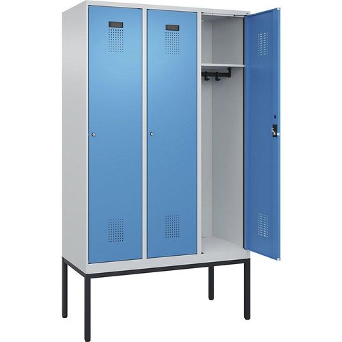 4068192262787 - Spind Evolo PLUS 3 Abteile lichtgrau   lichtblau B 1200 mm mit schmalen Füßen Zylinderschloss