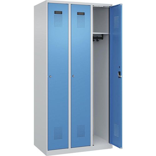 4067521975053 - Spind Evolo PLUS 3 Abteile lichtgrau   lichtblau B 900 mm mit Bodengleitern Zylinderschloss